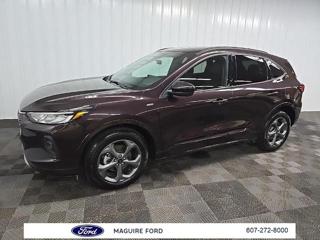 Photo of 2023 Cinnabar Red Metallic Ford Escape