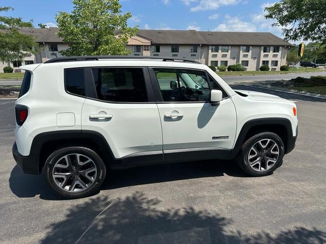 Photo of 2017 Alpine White Jeep Renegade