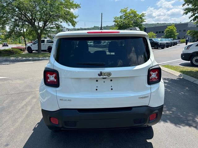 Photo of 2017 Alpine White Jeep Renegade
