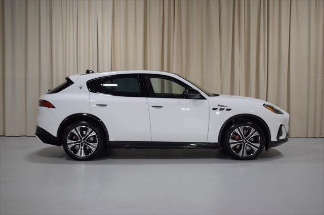 Photo of 2025 Bianco Maserati Grecale Folgore
