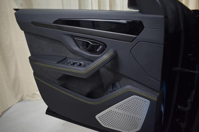 Photo of 2025 Nero Noctis Black Lamborghini Urus
