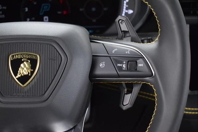 Photo of 2025 Nero Noctis Black Lamborghini Urus