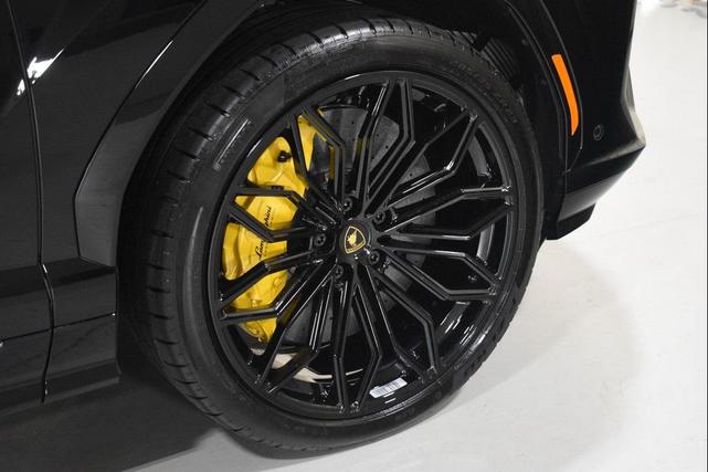 Photo of 2025 Nero Noctis Black Lamborghini Urus