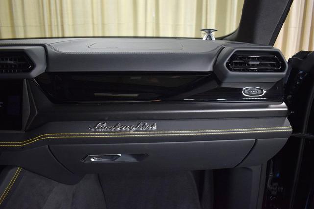 Photo of 2025 Nero Noctis Black Lamborghini Urus