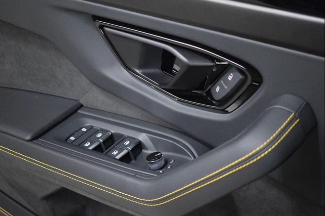 Photo of 2025 Nero Noctis Black Lamborghini Urus