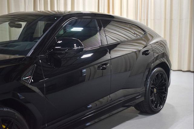 Photo of 2025 Nero Noctis Black Lamborghini Urus