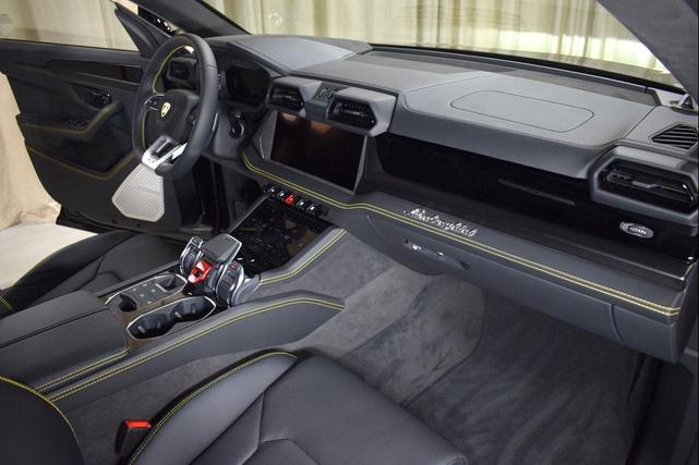Photo of 2025 Nero Noctis Black Lamborghini Urus