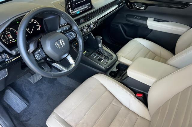 Photo of 2025 Platinum White Pearl Honda CR-V