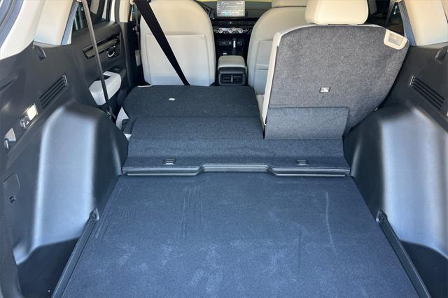 Photo of 2025 Platinum White Pearl Honda CR-V