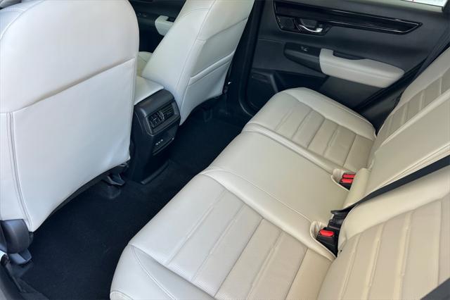 Photo of 2025 Platinum White Pearl Honda CR-V