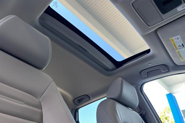 Photo of 2025 Platinum White Pearl Honda CR-V
