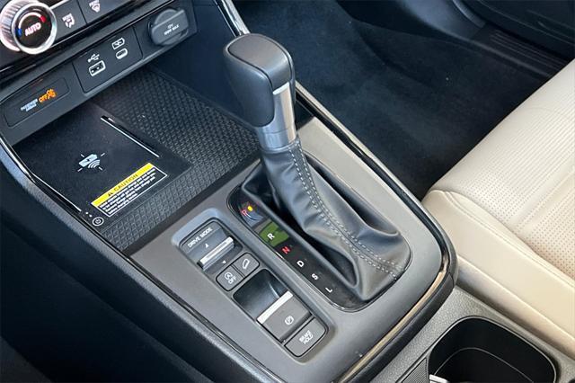 Photo of 2025 Platinum White Pearl Honda CR-V
