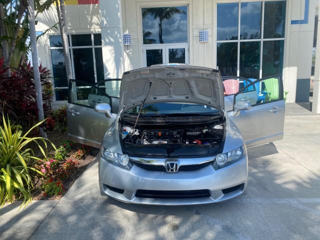 Photo of 2009 Alabaster Silver Metallic Honda Civic