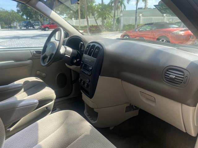 Photo of 2007 Magnesium Pearl Dodge Caravan