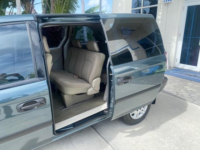 Photo of 2007 Magnesium Pearl Dodge Caravan