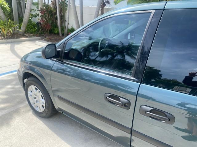 Photo of 2007 Magnesium Pearl Dodge Caravan
