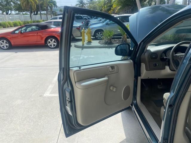 Photo of 2007 Magnesium Pearl Dodge Caravan