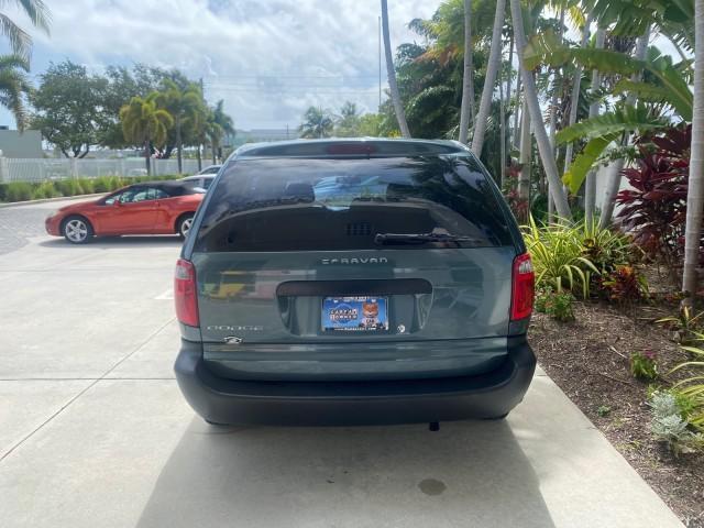 Photo of 2007 Magnesium Pearl Dodge Caravan