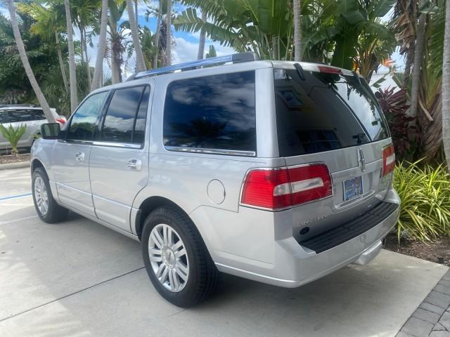 Photo of 2011 White Platinum Tri-Coat Metallic Lincoln Navigator