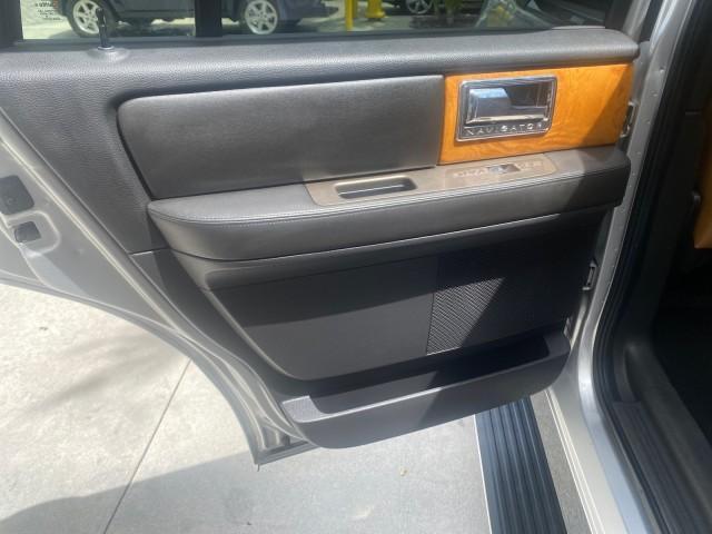 Photo of 2011 White Platinum Tri-Coat Metallic Lincoln Navigator