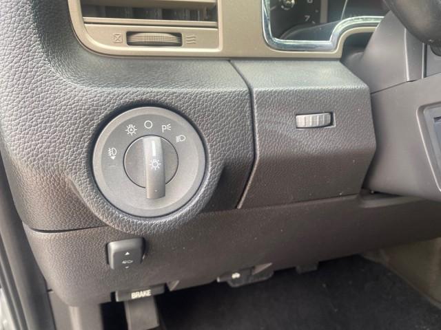 Photo of 2011 White Platinum Tri-Coat Metallic Lincoln Navigator