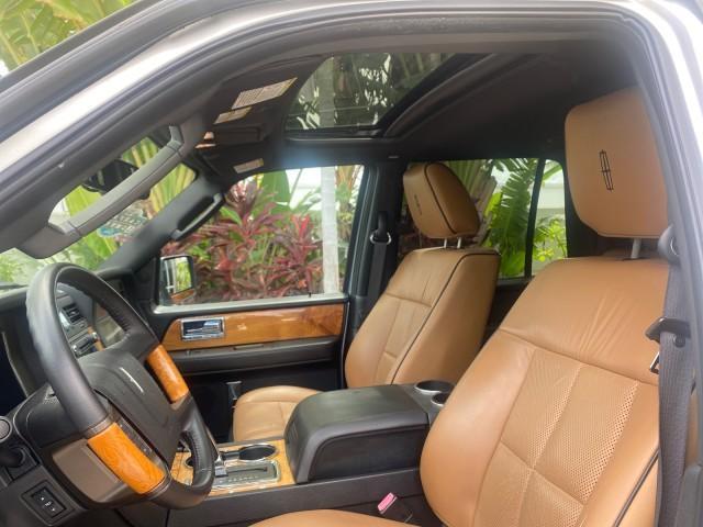 Photo of 2011 White Platinum Tri-Coat Metallic Lincoln Navigator