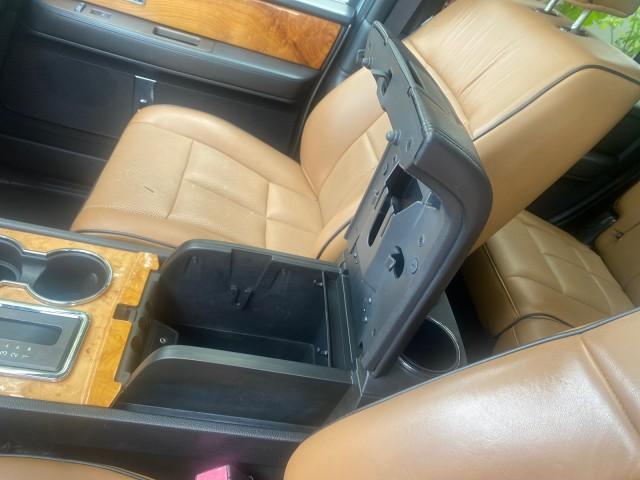 Photo of 2011 White Platinum Tri-Coat Metallic Lincoln Navigator