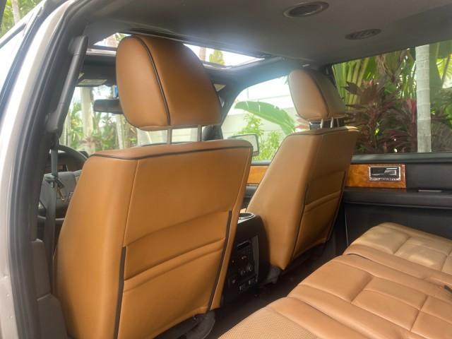 Photo of 2011 White Platinum Tri-Coat Metallic Lincoln Navigator