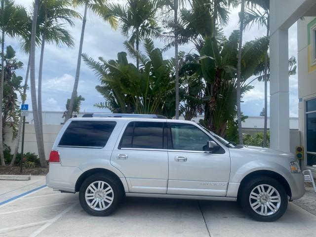 Photo of 2011 White Platinum Tri-Coat Metallic Lincoln Navigator