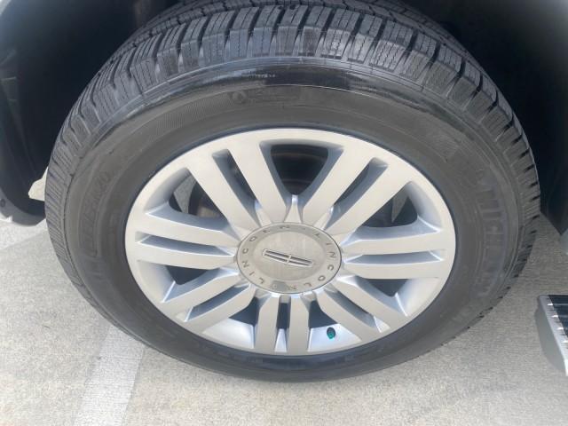 Photo of 2011 White Platinum Tri-Coat Metallic Lincoln Navigator