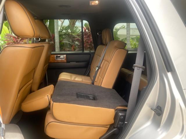 Photo of 2011 White Platinum Tri-Coat Metallic Lincoln Navigator