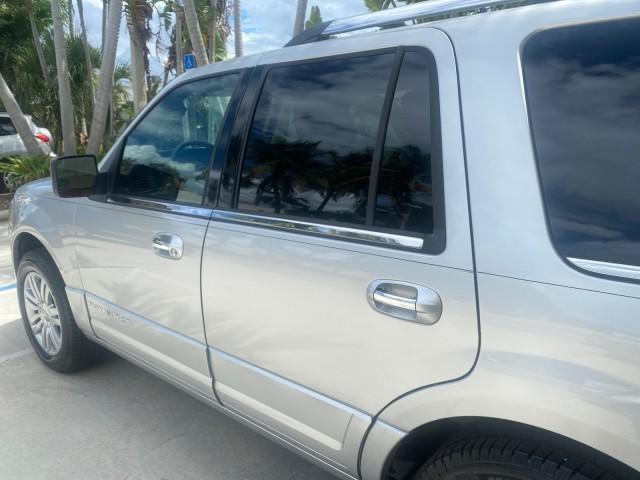 Photo of 2011 White Platinum Tri-Coat Metallic Lincoln Navigator