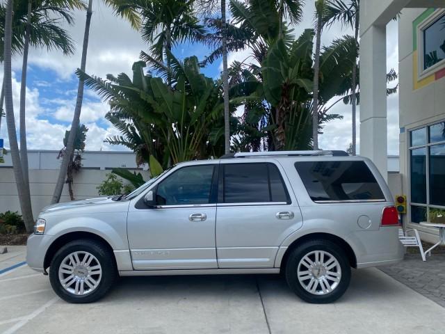 Photo of 2011 White Platinum Tri-Coat Metallic Lincoln Navigator