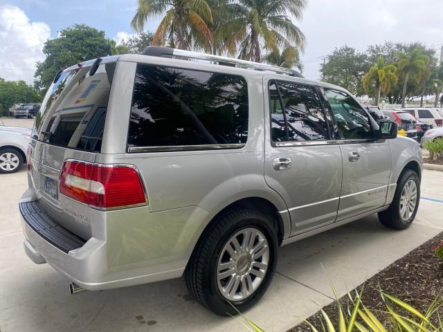 Photo of 2011 White Platinum Tri-Coat Metallic Lincoln Navigator