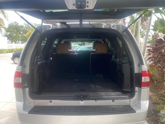 Photo of 2011 White Platinum Tri-Coat Metallic Lincoln Navigator