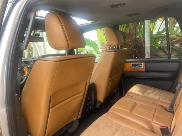 Photo of 2011 White Platinum Tri-Coat Metallic Lincoln Navigator