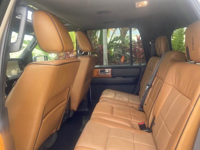 Photo of 2011 White Platinum Tri-Coat Metallic Lincoln Navigator