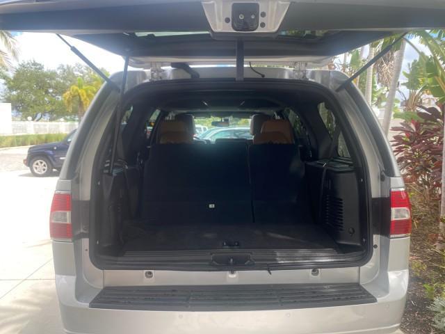 Photo of 2011 White Platinum Tri-Coat Metallic Lincoln Navigator