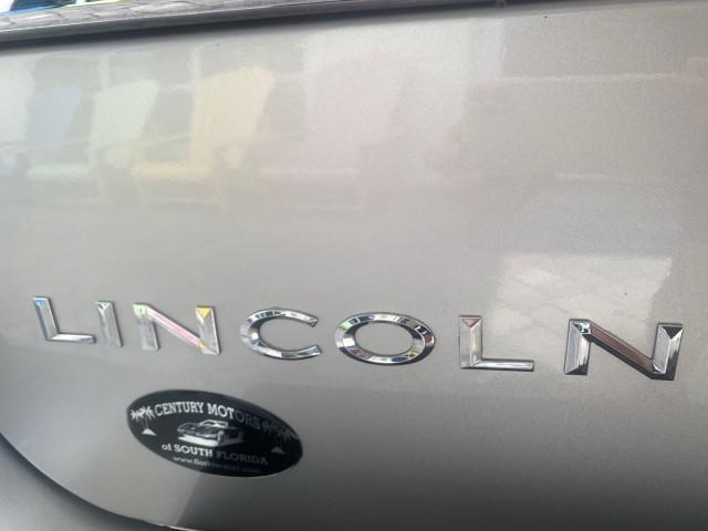 Photo of 2011 White Platinum Tri-Coat Metallic Lincoln Navigator