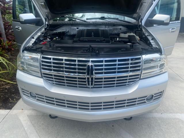 Photo of 2011 White Platinum Tri-Coat Metallic Lincoln Navigator