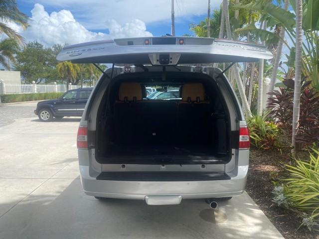 Photo of 2011 White Platinum Tri-Coat Metallic Lincoln Navigator