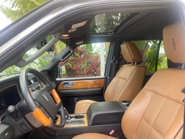 Photo of 2011 White Platinum Tri-Coat Metallic Lincoln Navigator