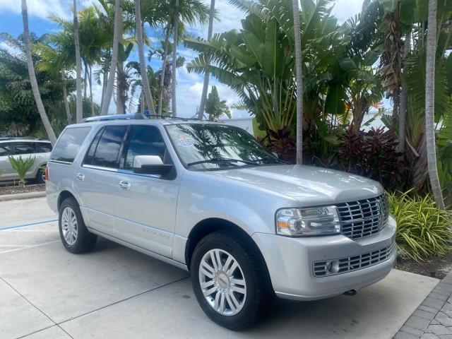 Photo of 2011 White Platinum Tri-Coat Metallic Lincoln Navigator