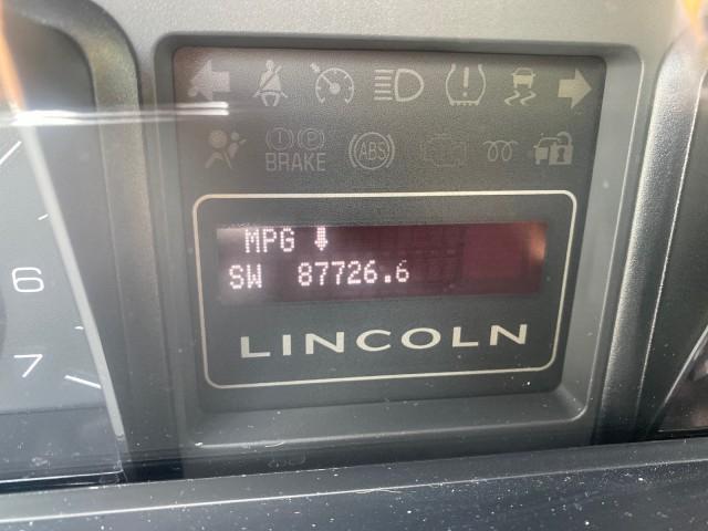 Photo of 2011 White Platinum Tri-Coat Metallic Lincoln Navigator