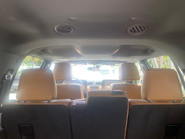 Photo of 2011 White Platinum Tri-Coat Metallic Lincoln Navigator