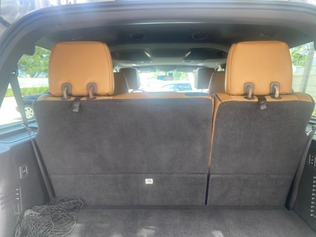 Photo of 2011 White Platinum Tri-Coat Metallic Lincoln Navigator