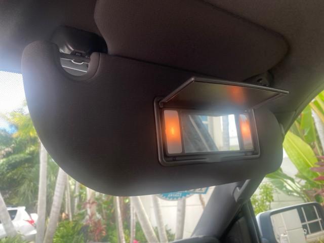 Photo of 2011 White Platinum Tri-Coat Metallic Lincoln Navigator