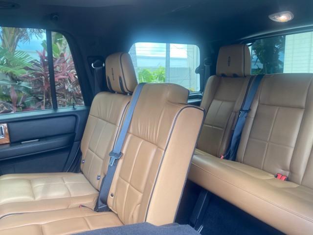 Photo of 2011 White Platinum Tri-Coat Metallic Lincoln Navigator