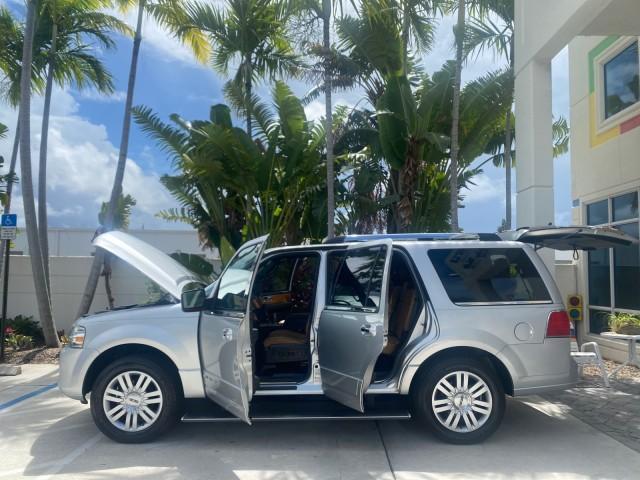 Photo of 2011 White Platinum Tri-Coat Metallic Lincoln Navigator
