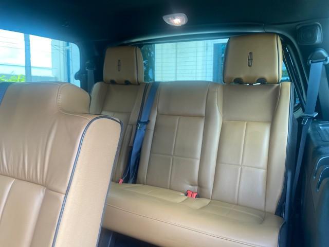 Photo of 2011 White Platinum Tri-Coat Metallic Lincoln Navigator